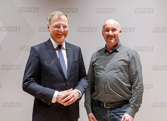 Thomas Stelzer mit David Weigerstorfer (Foto: OÖVP)